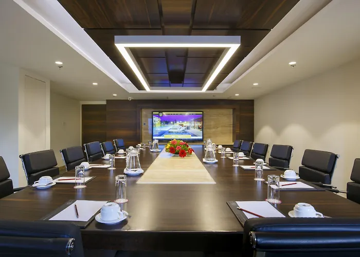 Ramada By Wyndham Dhumbarahi Hotel 5*